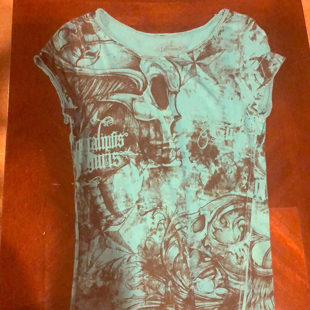 Graphic off the shoulder tee